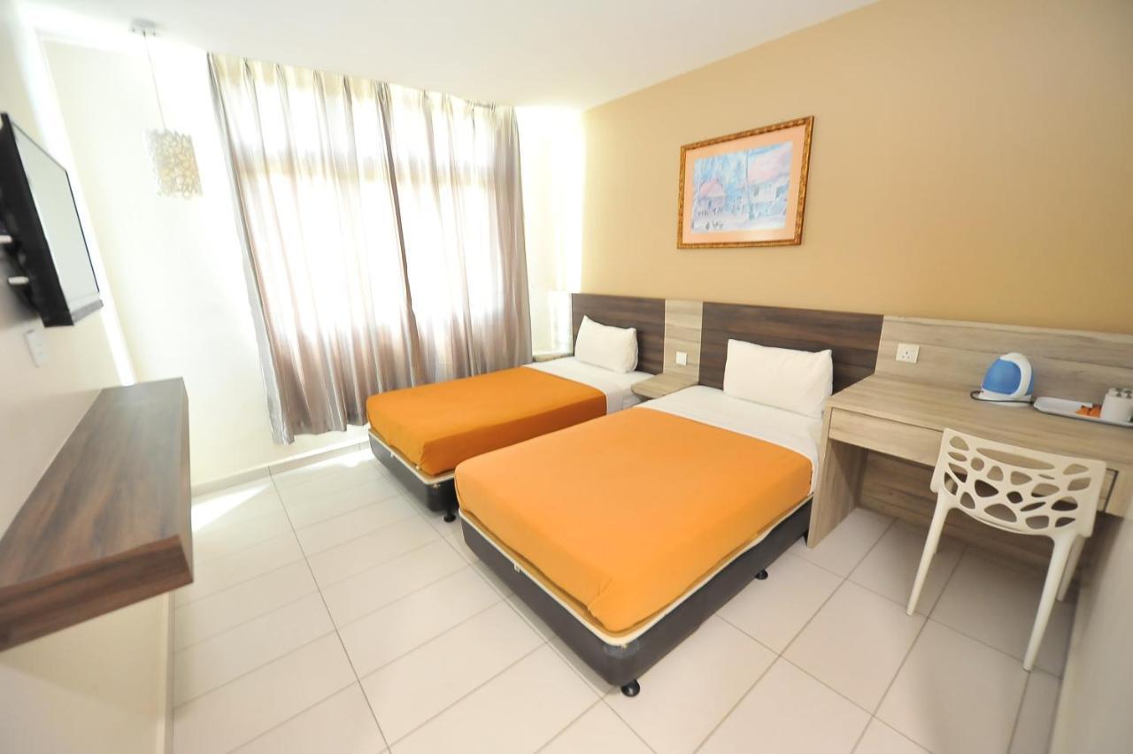 Hotel Suria Malaqa Малакка Экстерьер фото